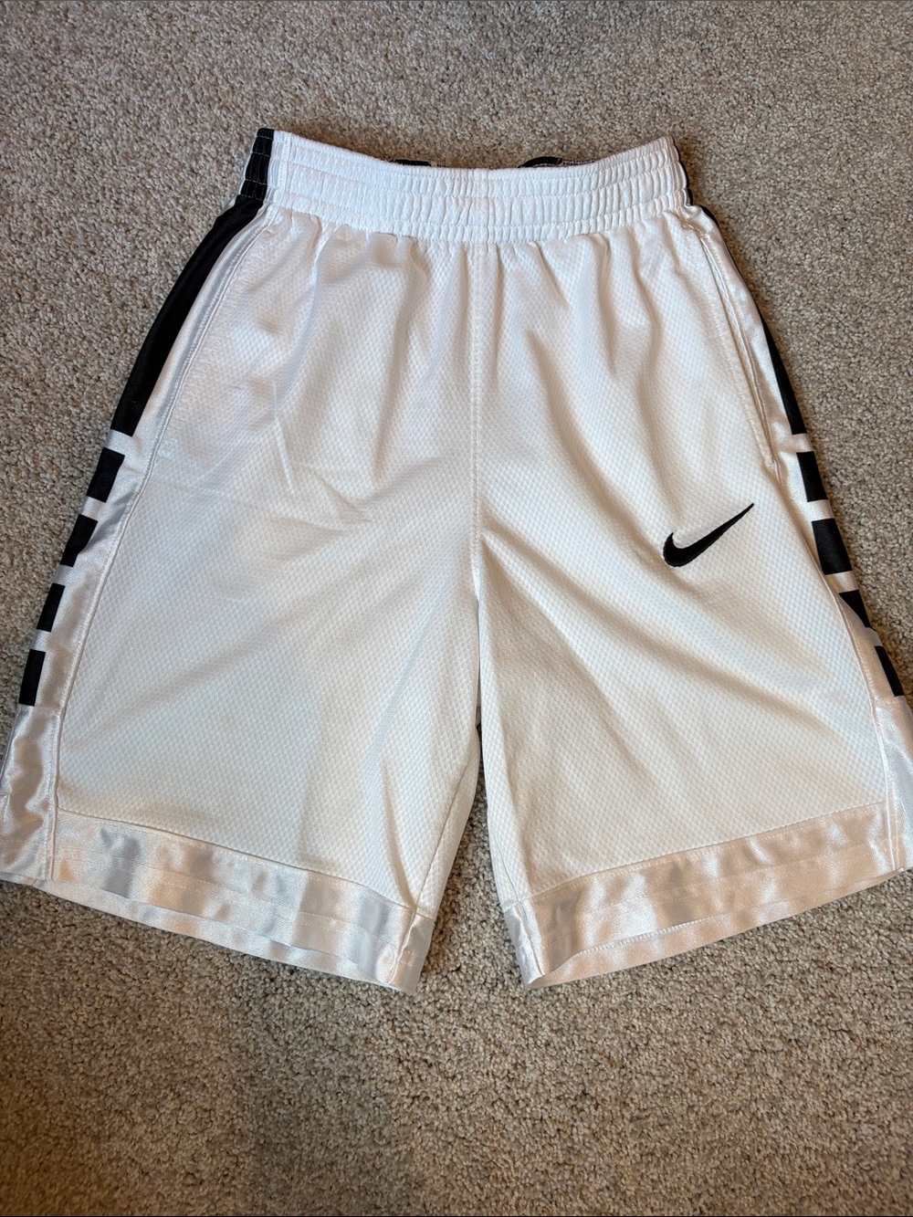 Nike Dri-FIT White Basketball Shorts Boys Size Large